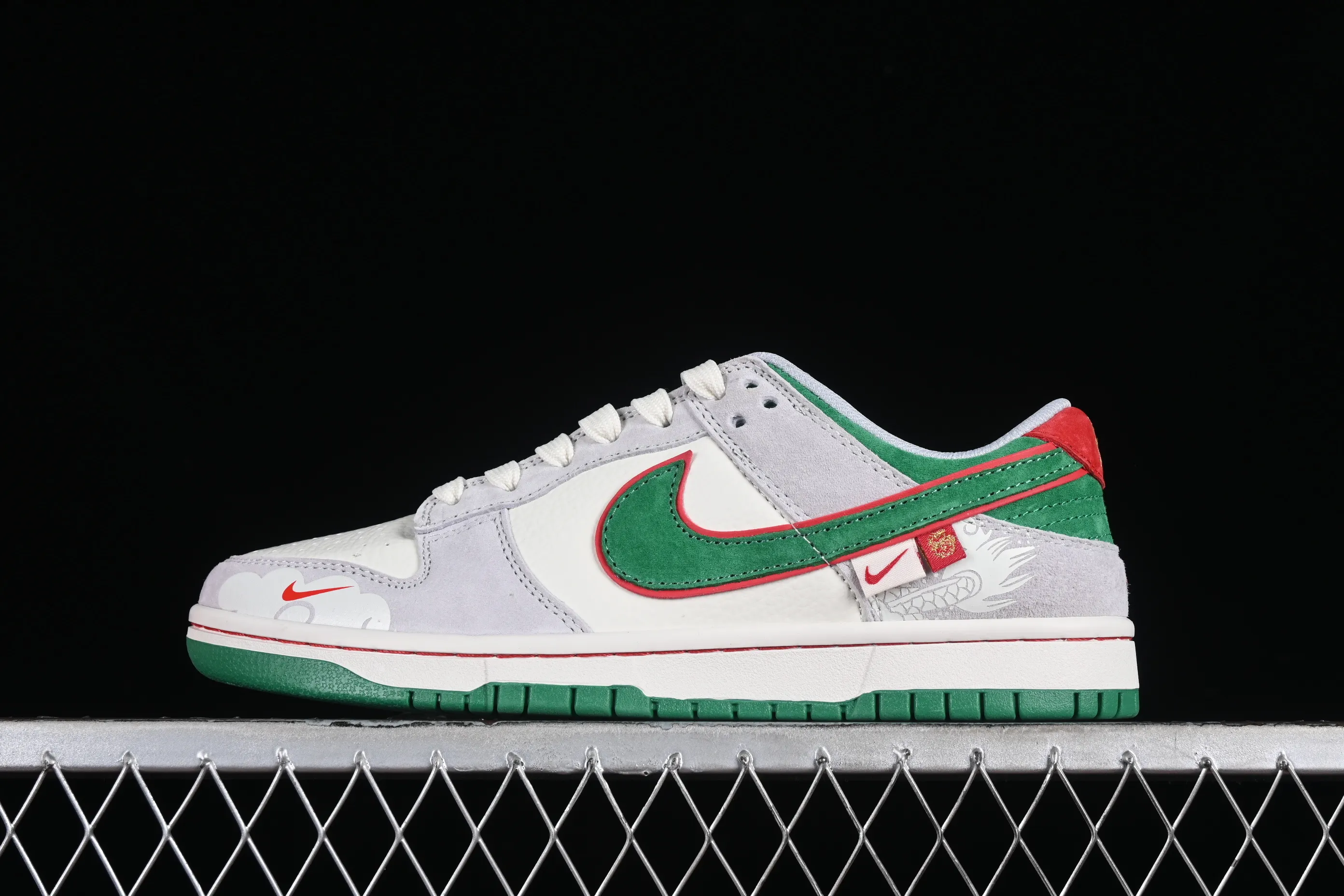 All categories Nk SB Dunk Series Nk SB Dunk Low High-end customized low-top sneakers Nk SB Dunk Low Chinese New Year Limited-Canglong Anniversary high-end customized low-top casual sneakers CR8033-505